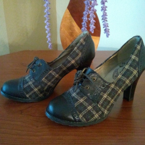 Mudd Shoes - "Mudd"! Rosemary Brown Plaid Shoes!